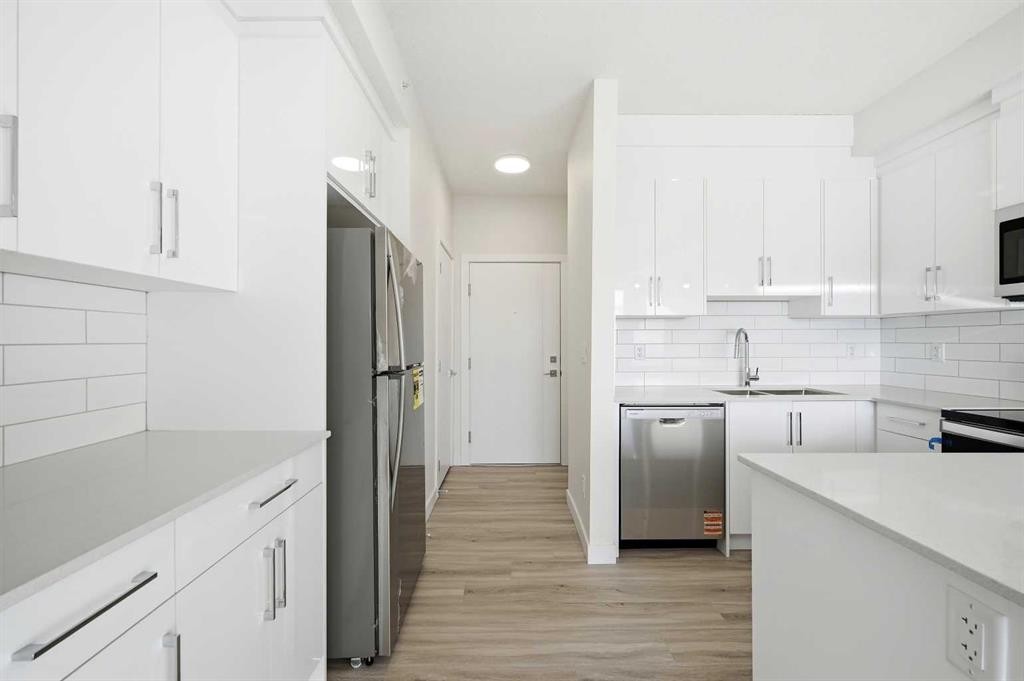 2425-15 Skyview Point Crescent Ne, Calgary, AB - Indoor Photo Showing Kitchen With Upgraded Kitchen