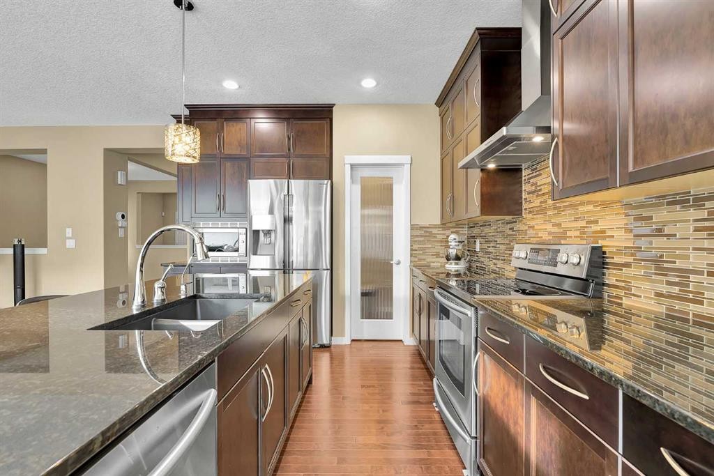 88 Nolanfield Crescent Nw, Calgary, AB - Indoor Photo Showing Kitchen With Stainless Steel Kitchen With Double Sink With Upgraded Kitchen