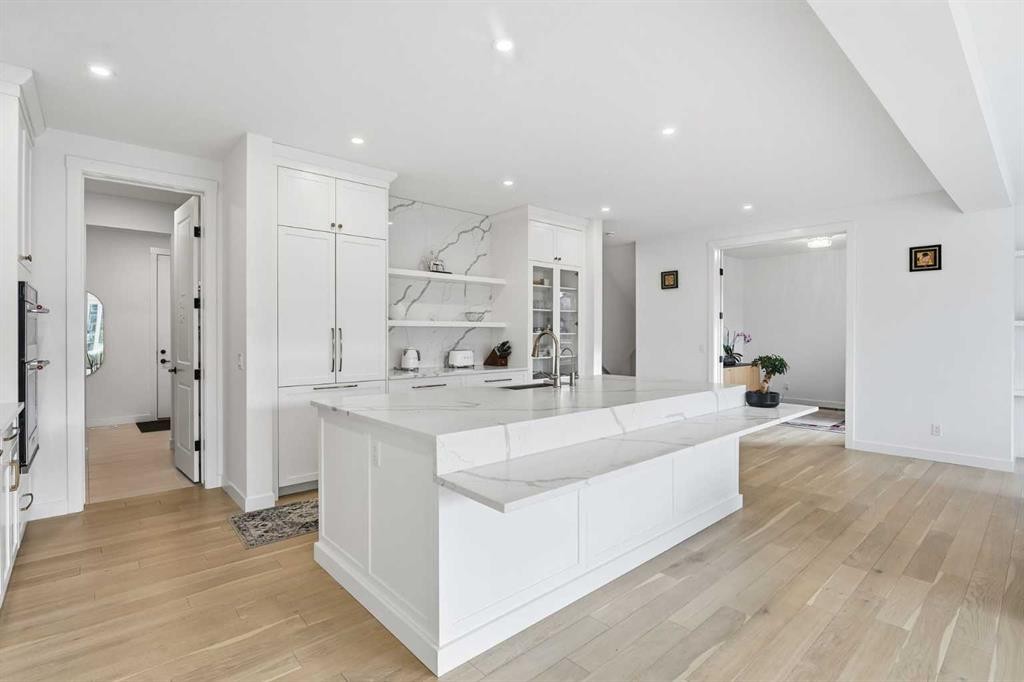 65 Rowmont Link Nw, Calgary, AB - Indoor Photo Showing Kitchen