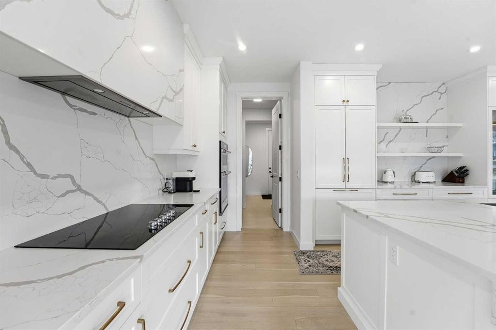 65 Rowmont Link Nw, Calgary, AB - Indoor Photo Showing Kitchen