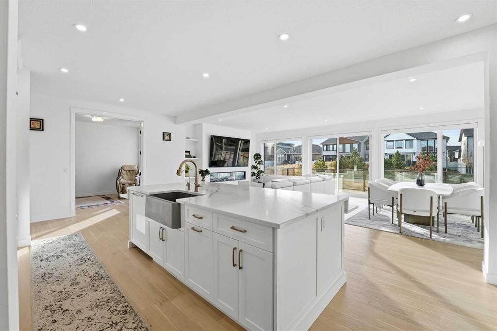 65 Rowmont Link Nw, Calgary, AB - Indoor Photo Showing Kitchen