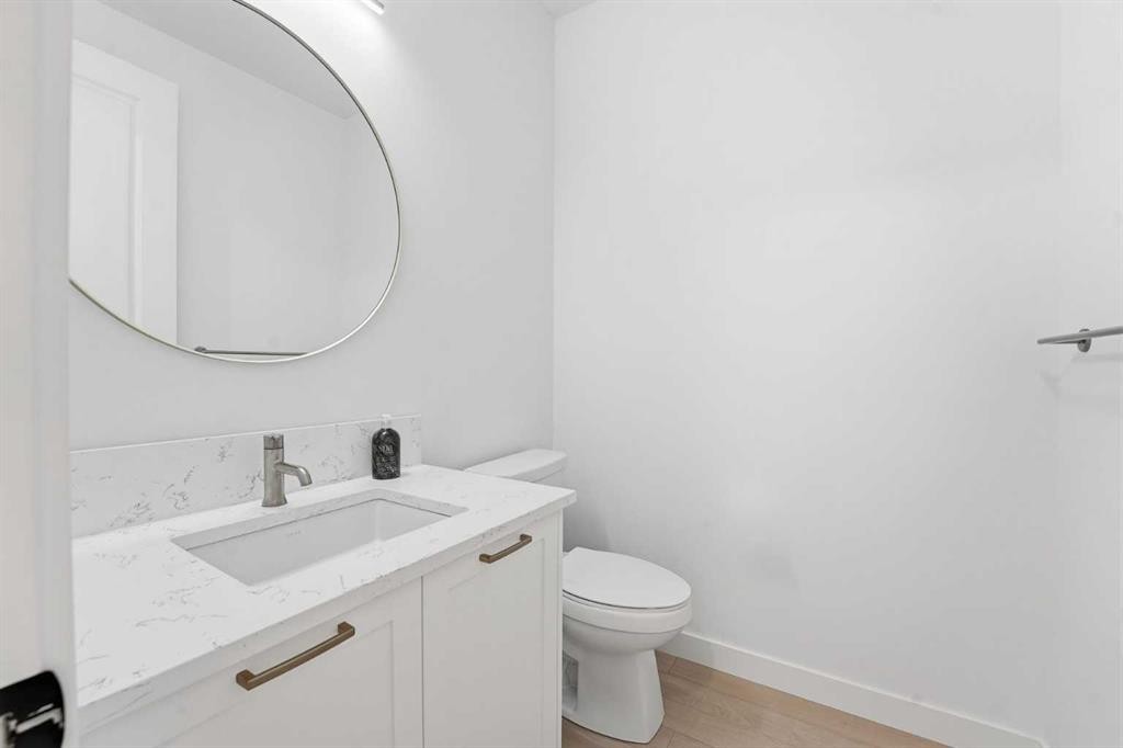 65 Rowmont Link Nw, Calgary, AB - Indoor Photo Showing Bathroom
