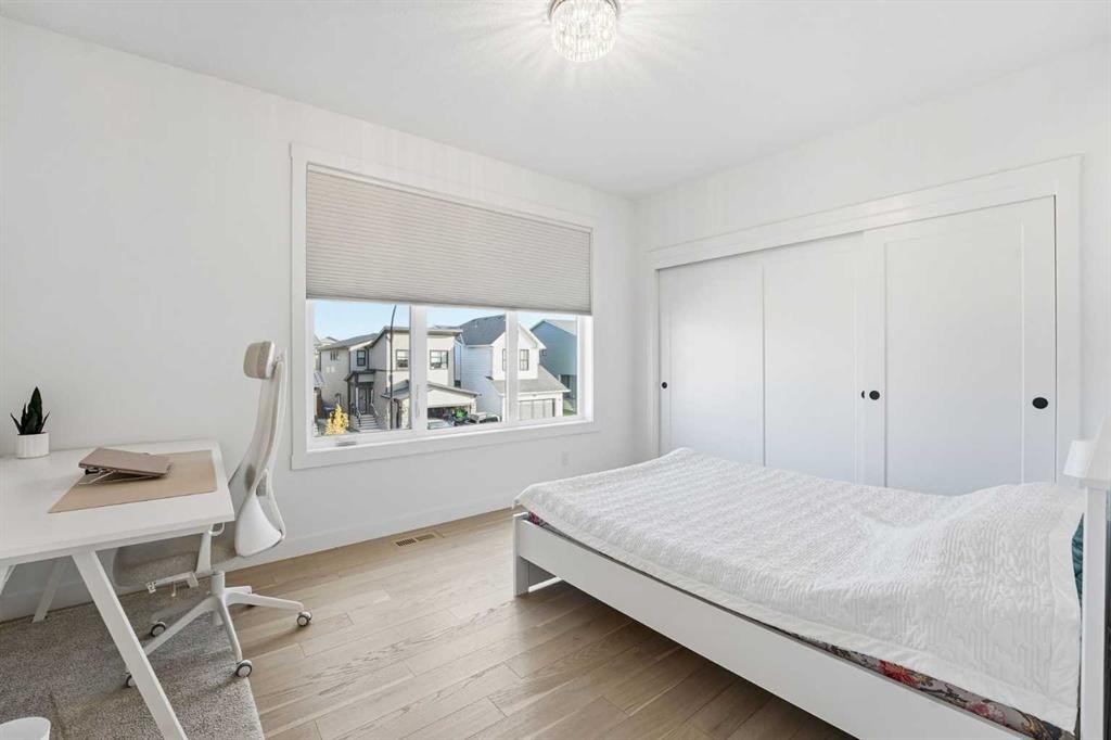 65 Rowmont Link Nw, Calgary, AB - Indoor Photo Showing Bedroom