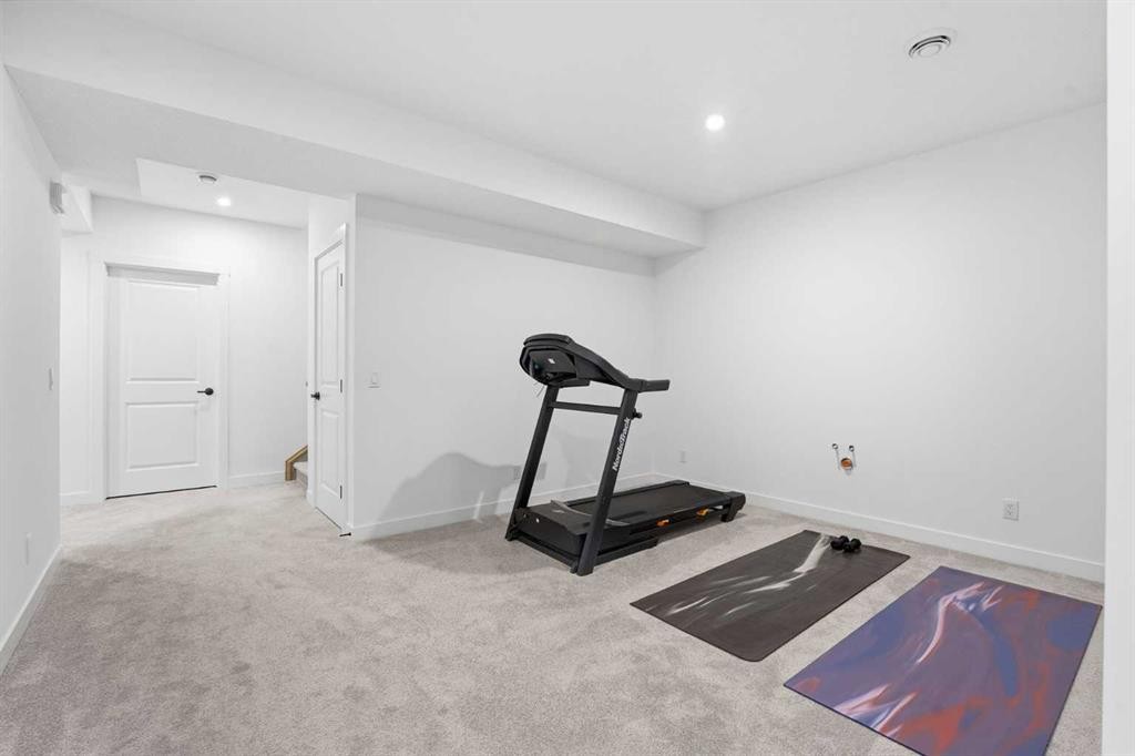 65 Rowmont Link Nw, Calgary, AB - Indoor Photo Showing Gym Room