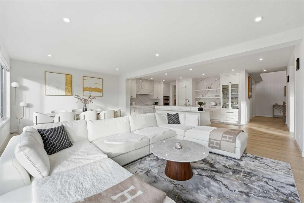 65 Rowmont Link Nw, Calgary, AB - Indoor Photo Showing Living Room