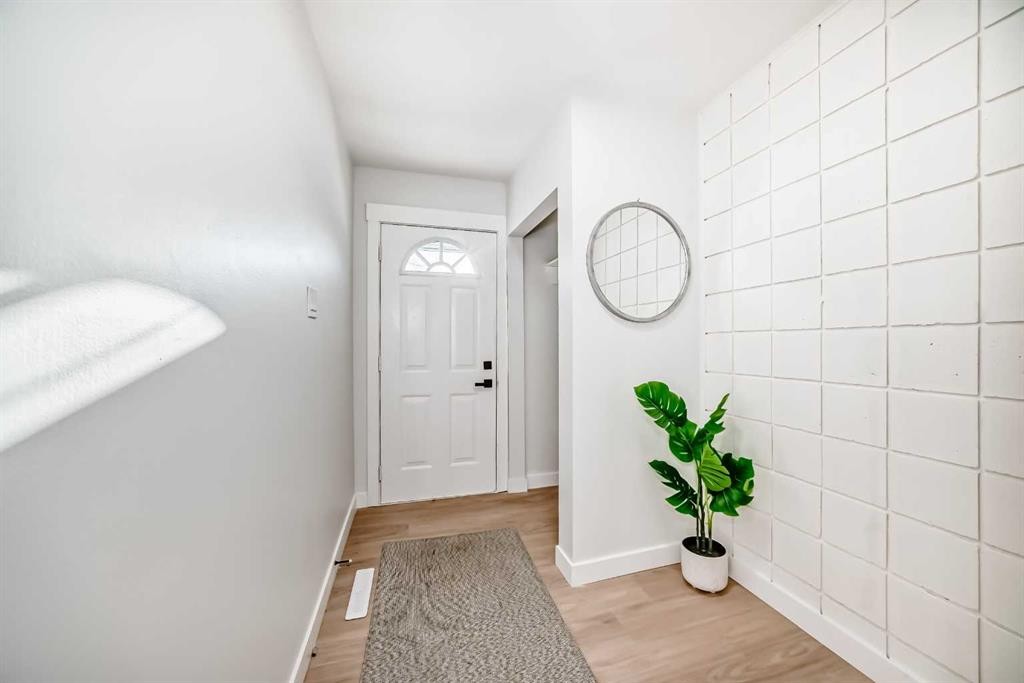 146-2211 19 Street Ne, Calgary, AB - Indoor Photo Showing Other Room