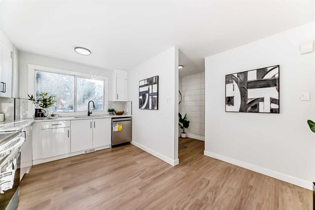 146-2211 19 Street Ne, Calgary, AB - Indoor Photo Showing Kitchen
