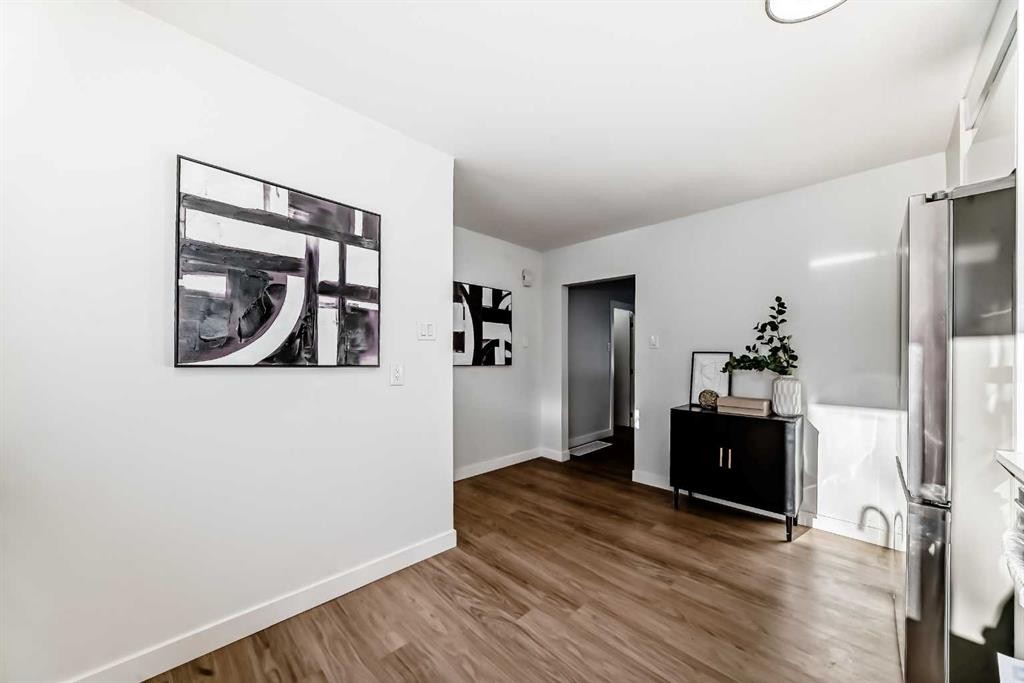 146-2211 19 Street Ne, Calgary, AB - Indoor Photo Showing Other Room