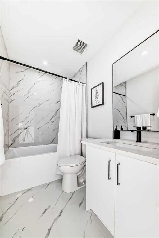 146-2211 19 Street Ne, Calgary, AB - Indoor Photo Showing Bathroom