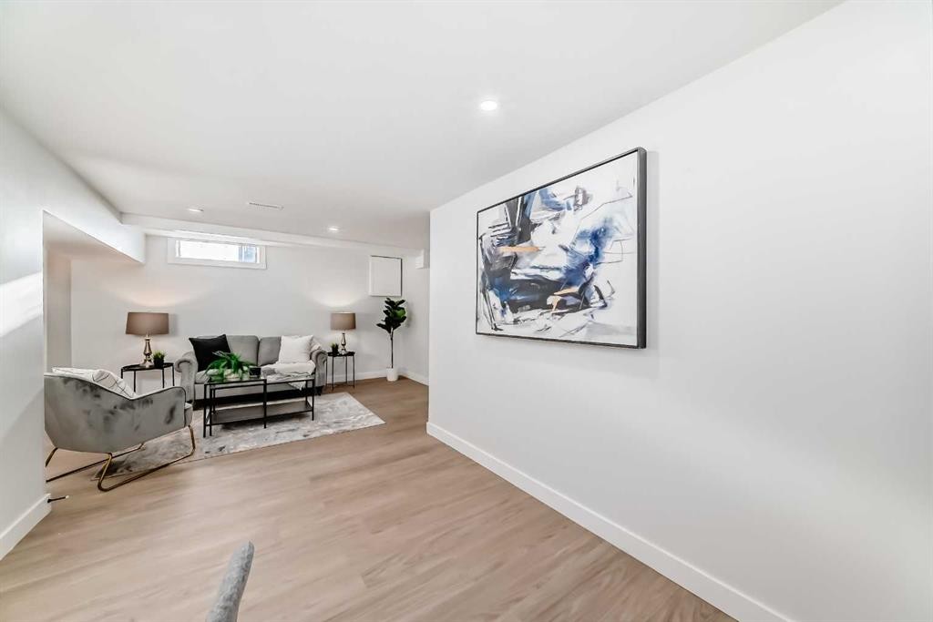 146-2211 19 Street Ne, Calgary, AB - Indoor Photo Showing Other Room