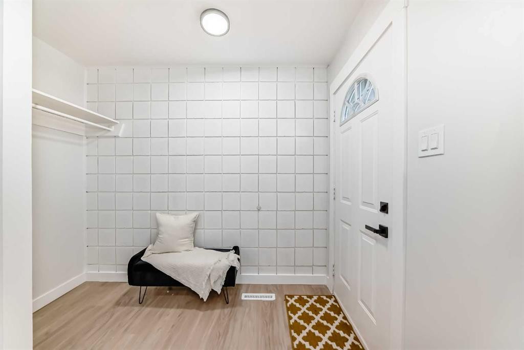 146-2211 19 Street Ne, Calgary, AB - Indoor