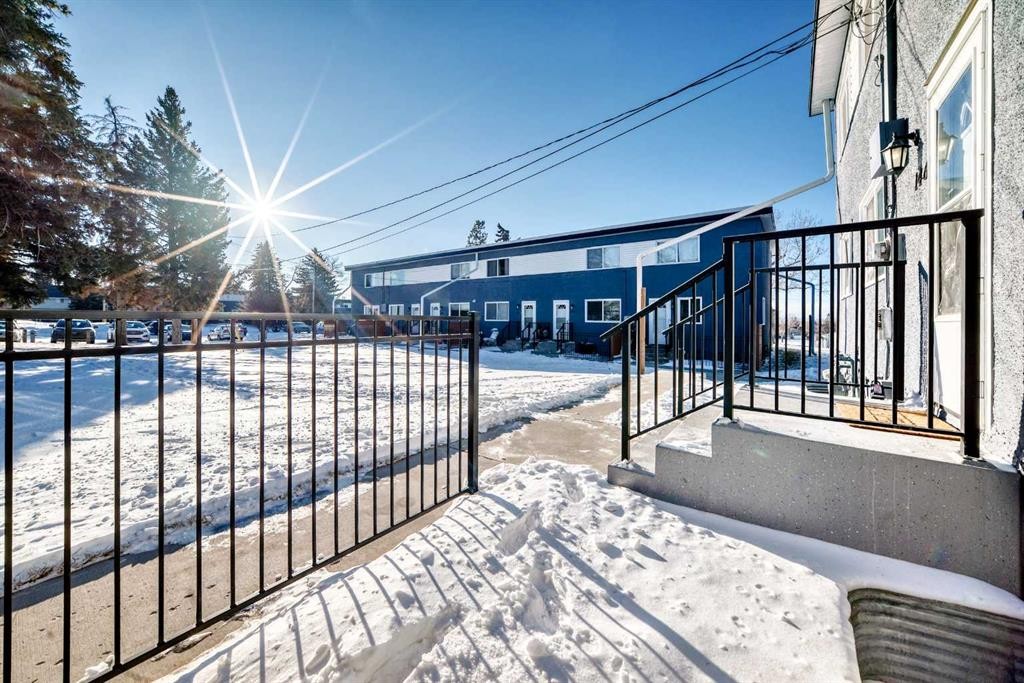 146-2211 19 Street Ne, Calgary, AB - Outdoor