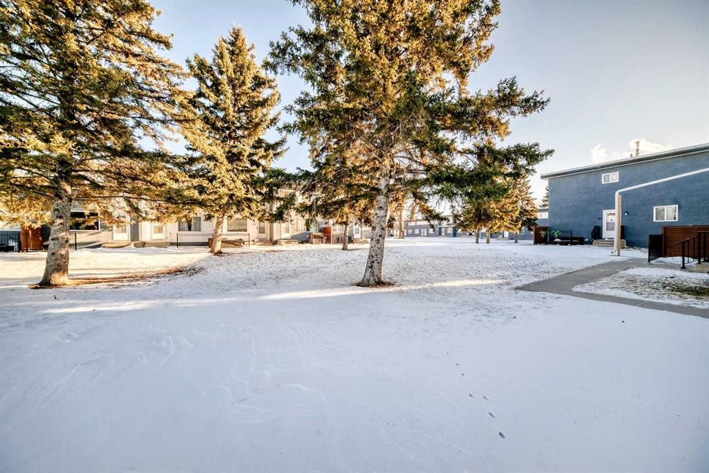 146-2211 19 Street Ne, Calgary, AB - Outdoor