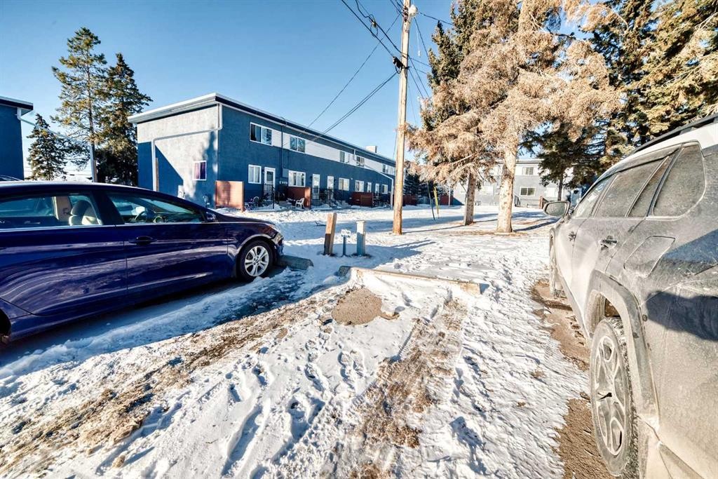 146-2211 19 Street Ne, Calgary, AB - Outdoor