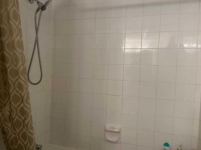 101-4814 46 Street, Red Deer, AB - Indoor Photo Showing Bathroom