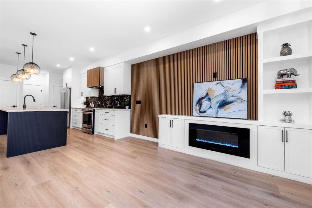 2402 Westmount Road Nw, Calgary, AB - Indoor With Fireplace