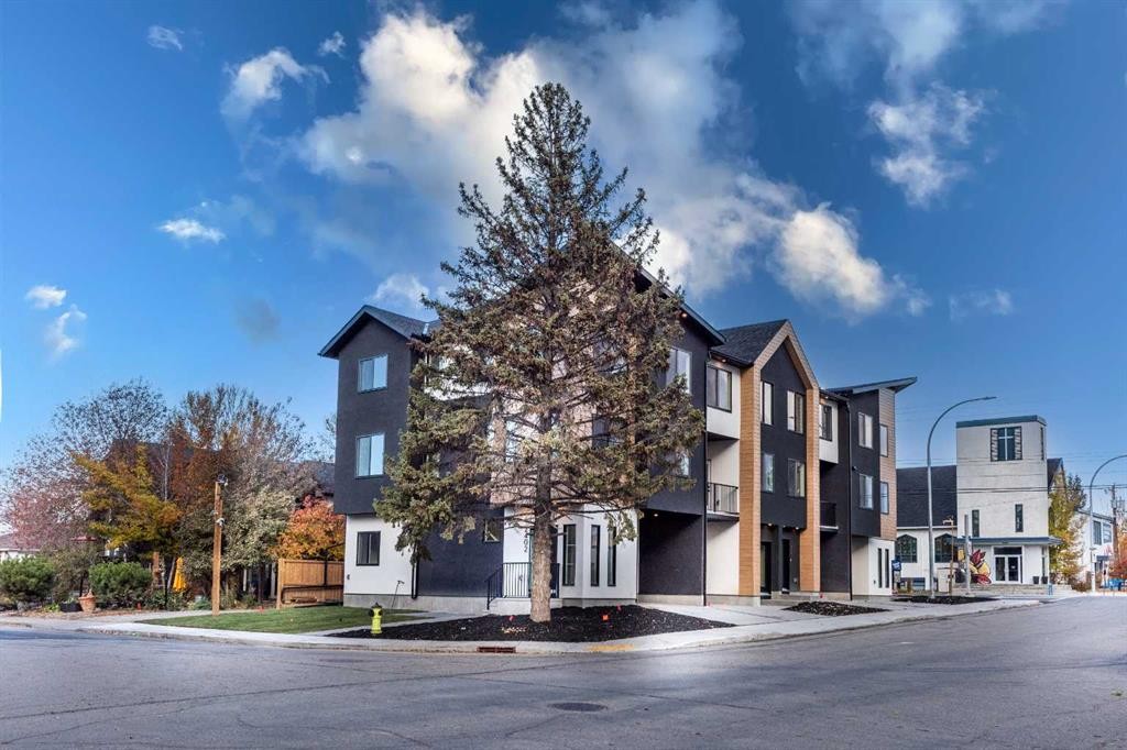2402 Westmount Road Nw, Calgary, AB - Outdoor With Facade