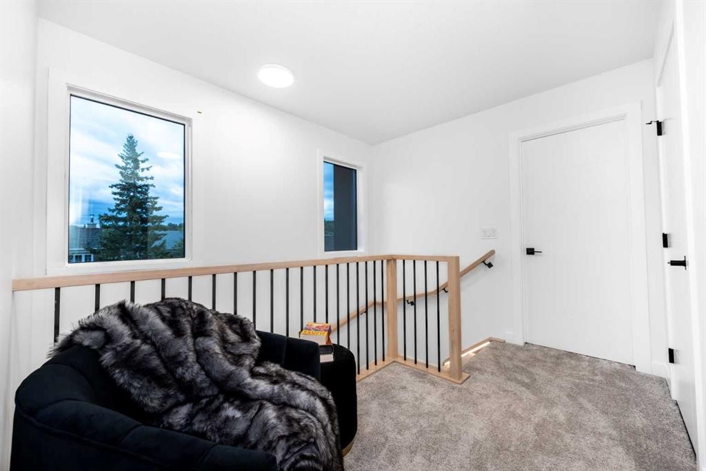 2402 Westmount Road Nw, Calgary, AB - Indoor Photo Showing Other Room