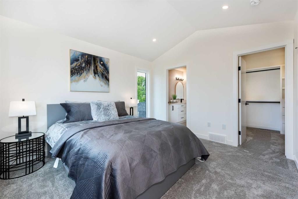 2402 Westmount Road Nw, Calgary, AB - Indoor Photo Showing Bedroom
