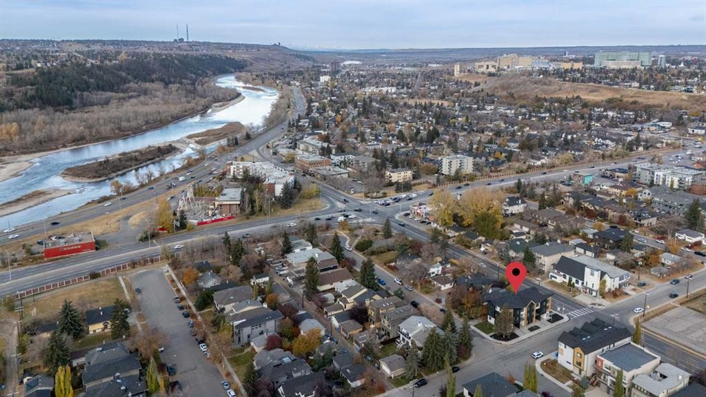 2402 Westmount Road Nw, Calgary, AB - Outdoor With View