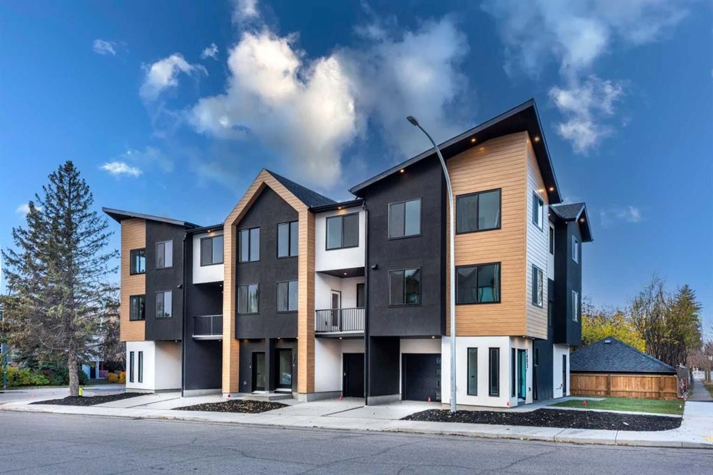 2402 Westmount Road Nw, Calgary, AB - Outdoor With Facade