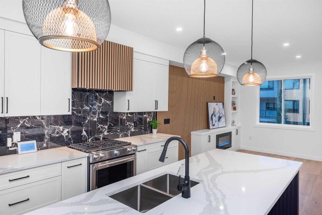 2402 Westmount Road Nw, Calgary, AB - Indoor Photo Showing Kitchen With Double Sink With Upgraded Kitchen