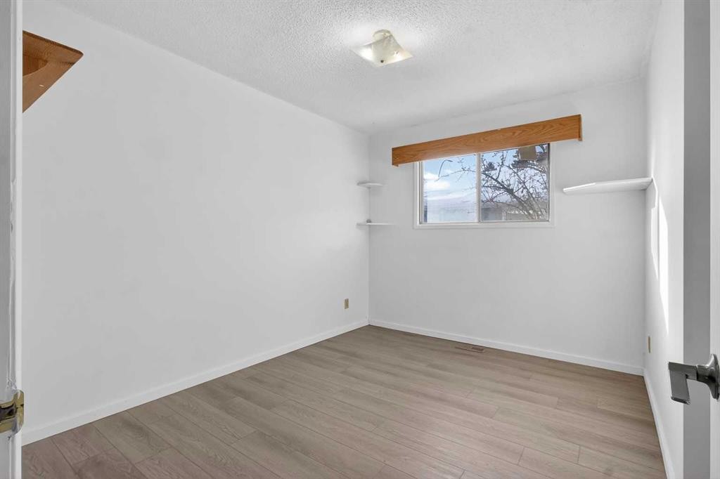 3283 Dover Ridge Drive Se, Calgary, AB - Indoor Photo Showing Other Room