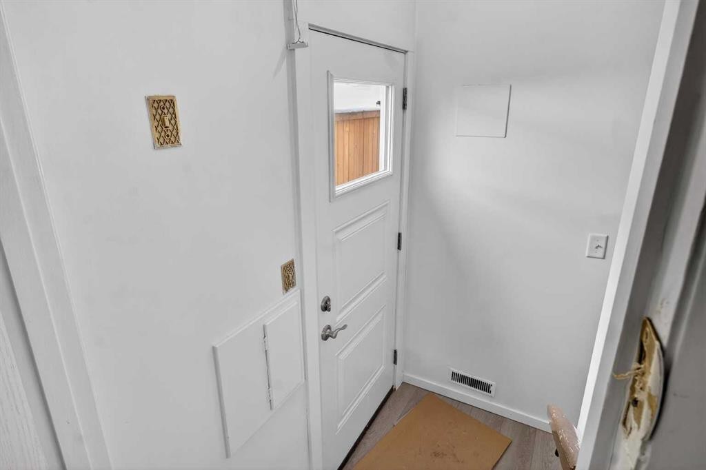 3283 Dover Ridge Drive Se, Calgary, AB - Indoor Photo Showing Other Room