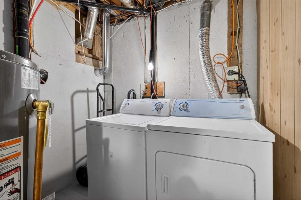 3283 Dover Ridge Drive Se, Calgary, AB - Indoor Photo Showing Laundry Room