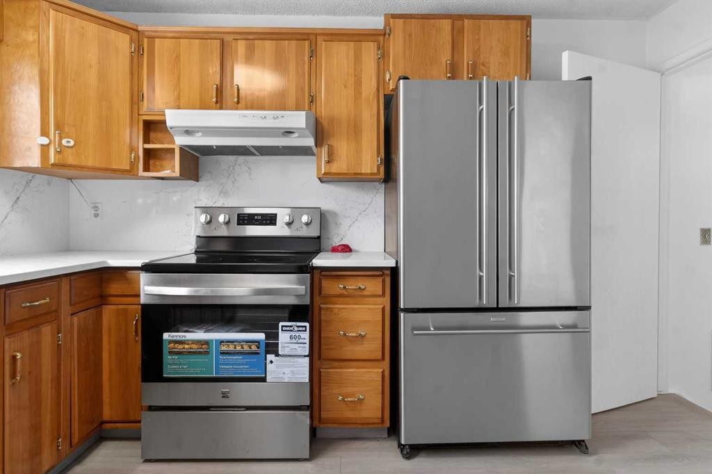 3283 Dover Ridge Drive Se, Calgary, AB - Indoor Photo Showing Kitchen