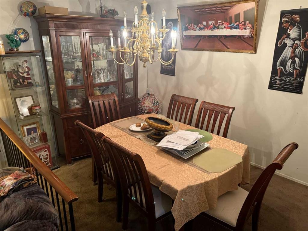 24 Bermuda Road Nw, Calgary, AB - Indoor Photo Showing Dining Room