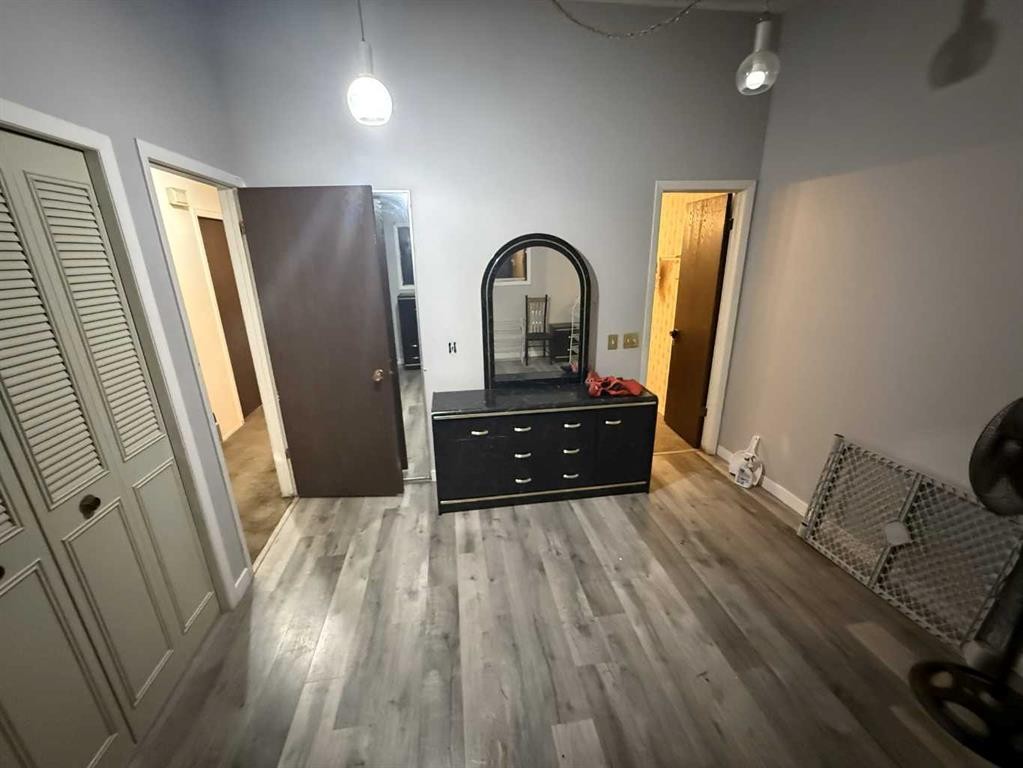 24 Bermuda Road Nw, Calgary, AB - Indoor Photo Showing Other Room