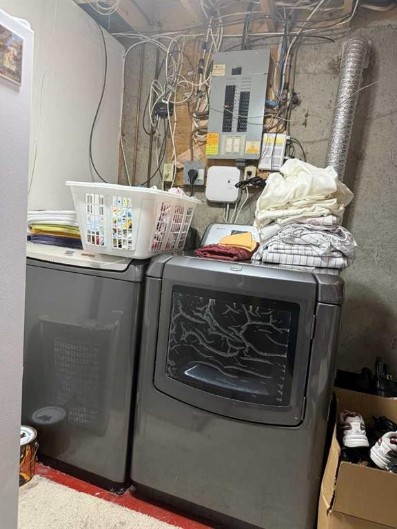24 Bermuda Road Nw, Calgary, AB - Indoor Photo Showing Laundry Room