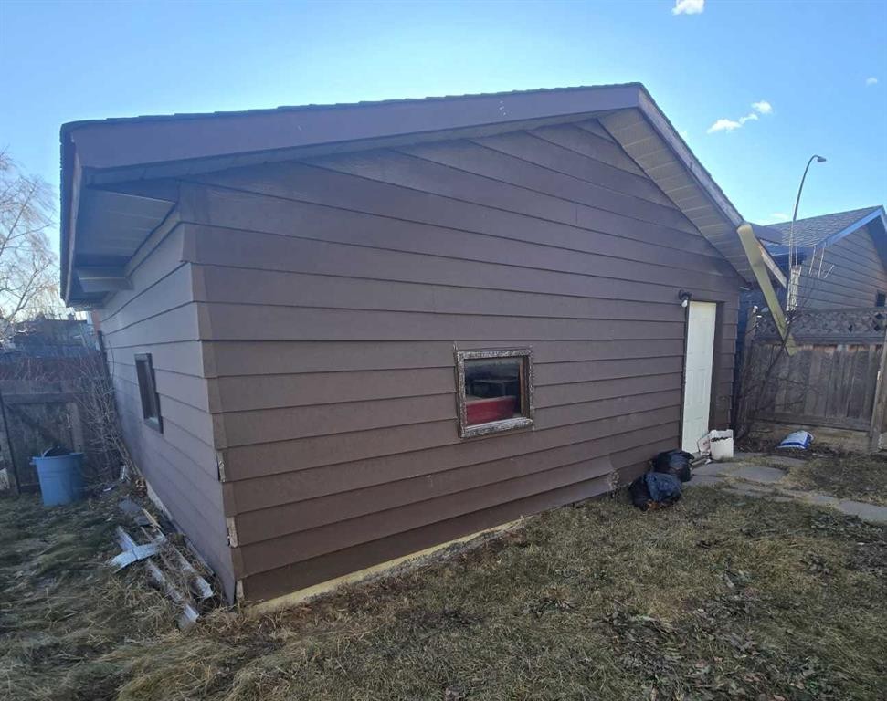 24 Bermuda Road Nw, Calgary, AB - Outdoor With Exterior