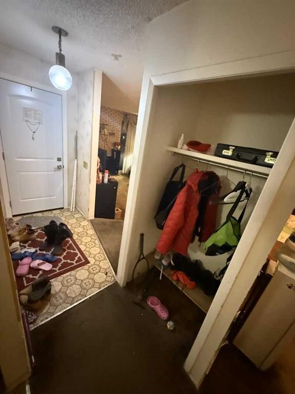 24 Bermuda Road Nw, Calgary, AB - Indoor Photo Showing Other Room