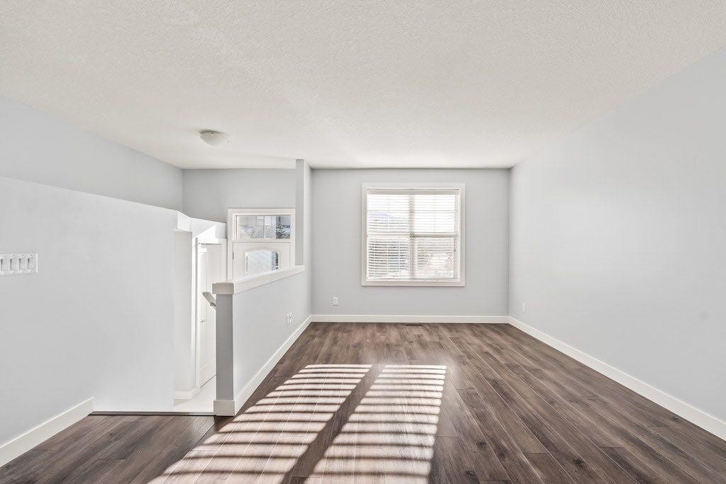 4 Evanscrest Gardens Nw, Calgary, AB - Indoor Photo Showing Other Room