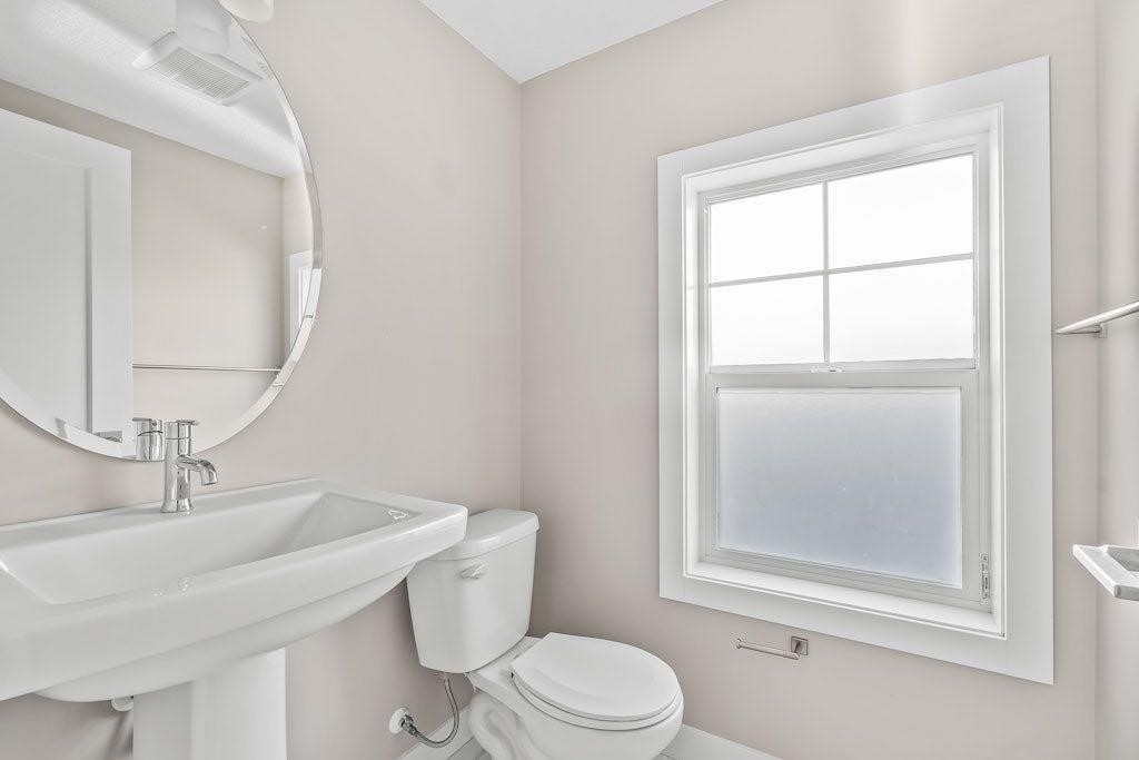 4 Evanscrest Gardens Nw, Calgary, AB - Indoor Photo Showing Bathroom