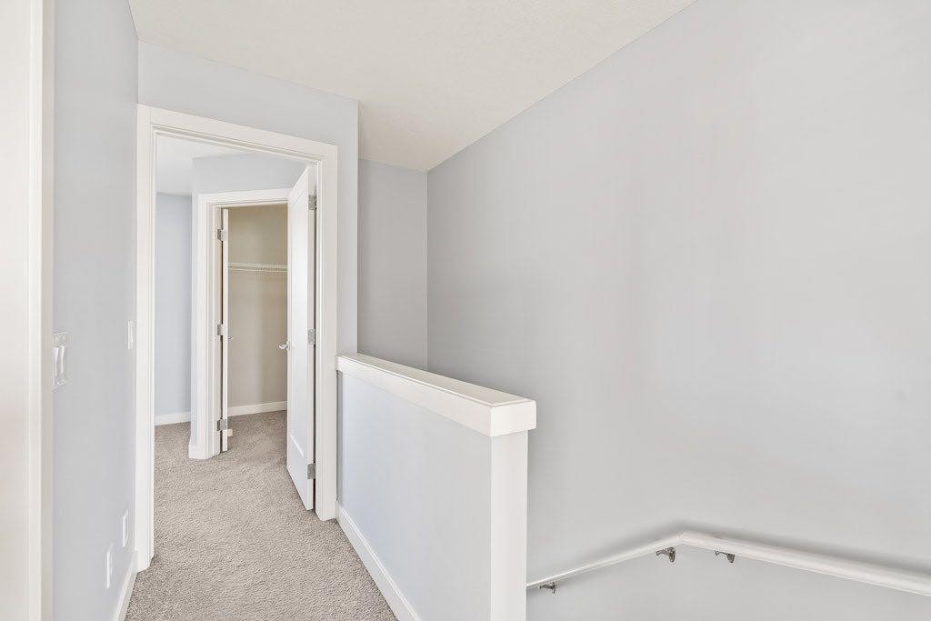 4 Evanscrest Gardens Nw, Calgary, AB - Indoor Photo Showing Other Room