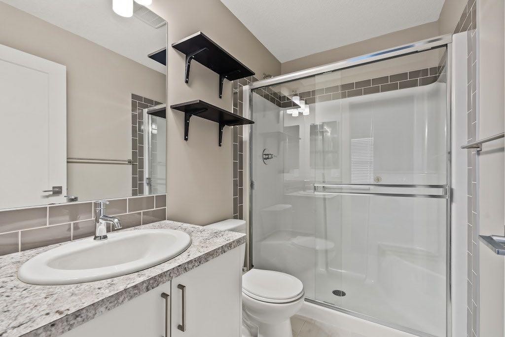 4 Evanscrest Gardens Nw, Calgary, AB - Indoor Photo Showing Bathroom