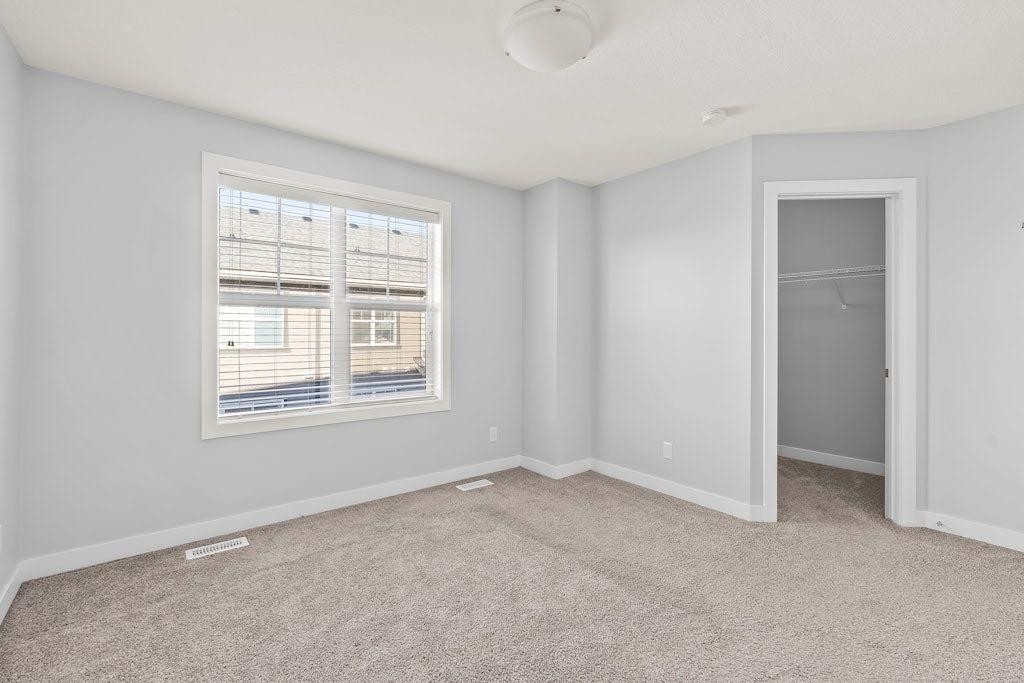 4 Evanscrest Gardens Nw, Calgary, AB - Indoor Photo Showing Other Room