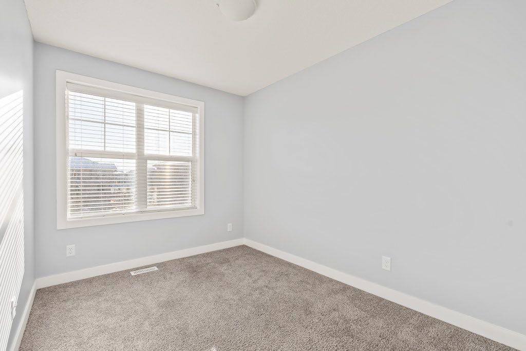 4 Evanscrest Gardens Nw, Calgary, AB - Indoor Photo Showing Other Room