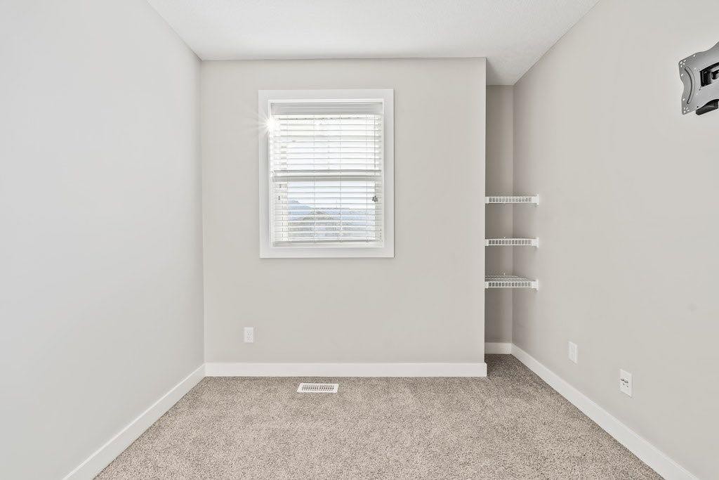 4 Evanscrest Gardens Nw, Calgary, AB - Indoor Photo Showing Other Room