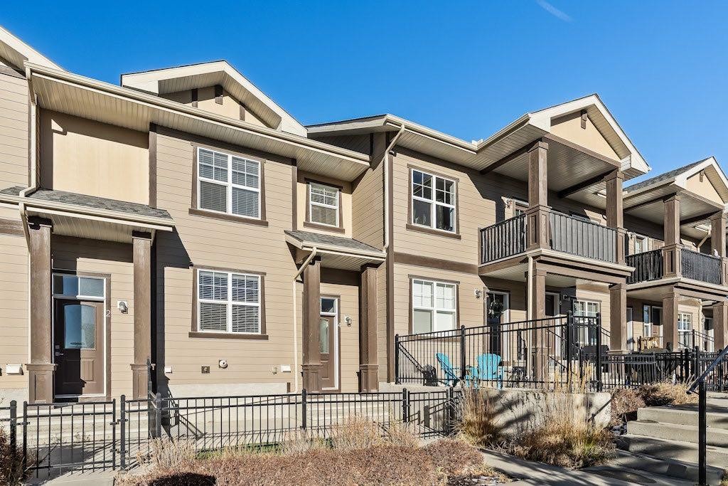 4 Evanscrest Gardens Nw, Calgary, AB - Outdoor With Facade