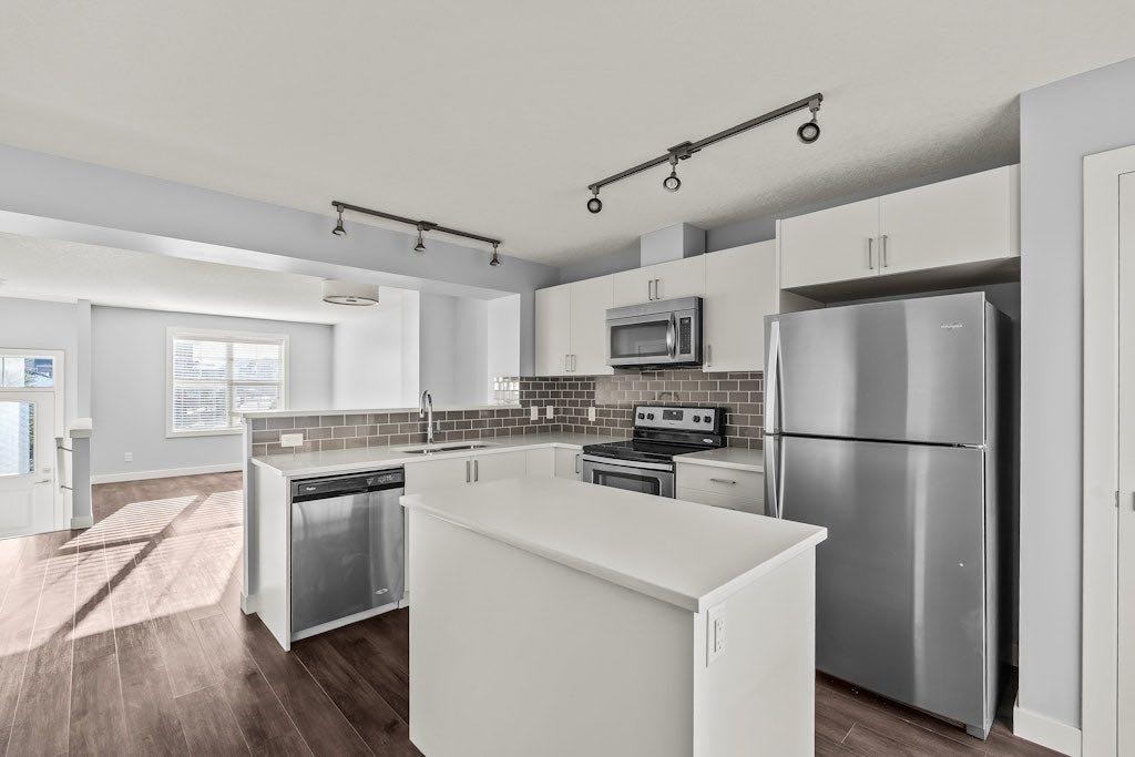 4 Evanscrest Gardens Nw, Calgary, AB - Indoor Photo Showing Kitchen With Stainless Steel Kitchen With Upgraded Kitchen