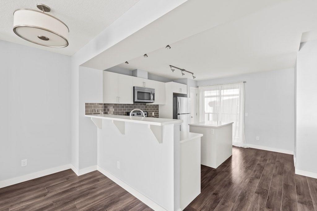4 Evanscrest Gardens Nw, Calgary, AB - Indoor Photo Showing Kitchen