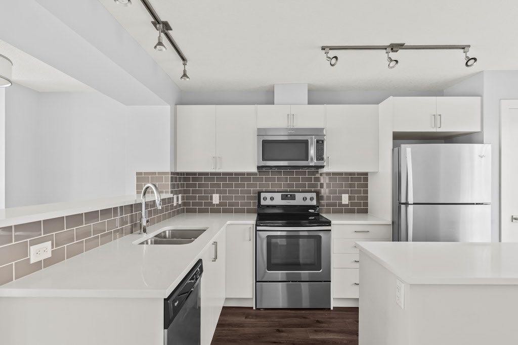 4 Evanscrest Gardens Nw, Calgary, AB - Indoor Photo Showing Kitchen With Stainless Steel Kitchen With Double Sink With Upgraded Kitchen