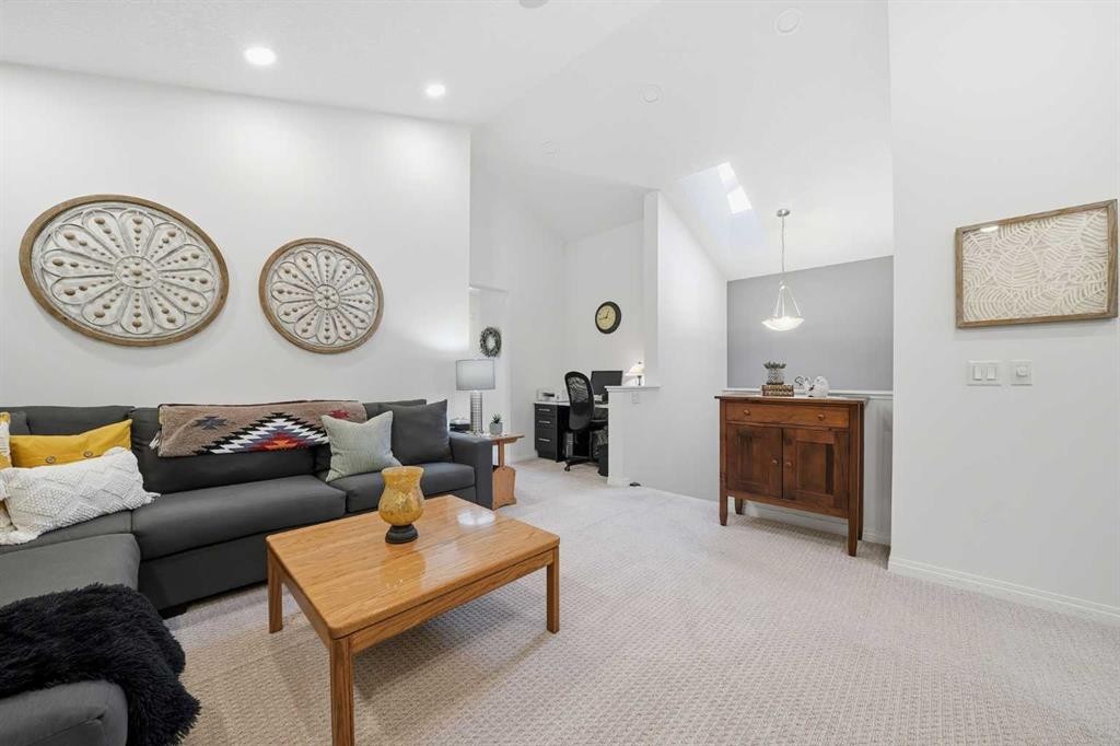 60 Walden Parade Se, Calgary, AB - Indoor Photo Showing Living Room