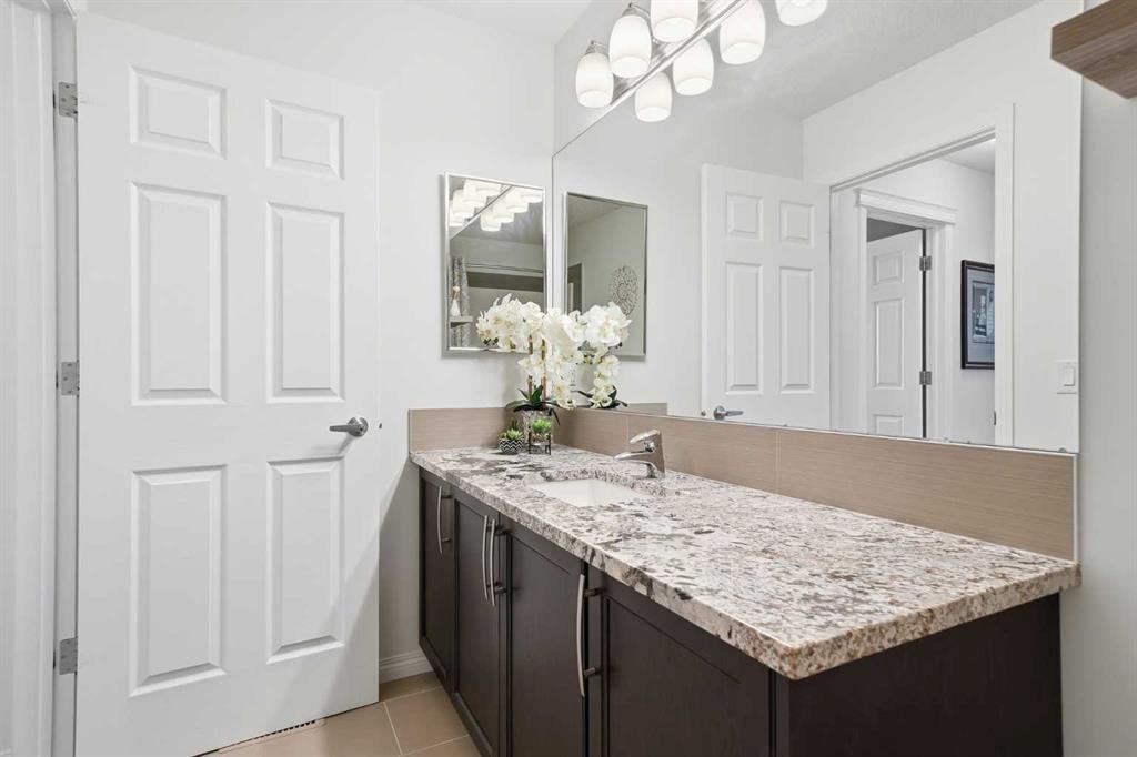 60 Walden Parade Se, Calgary, AB - Indoor Photo Showing Bathroom