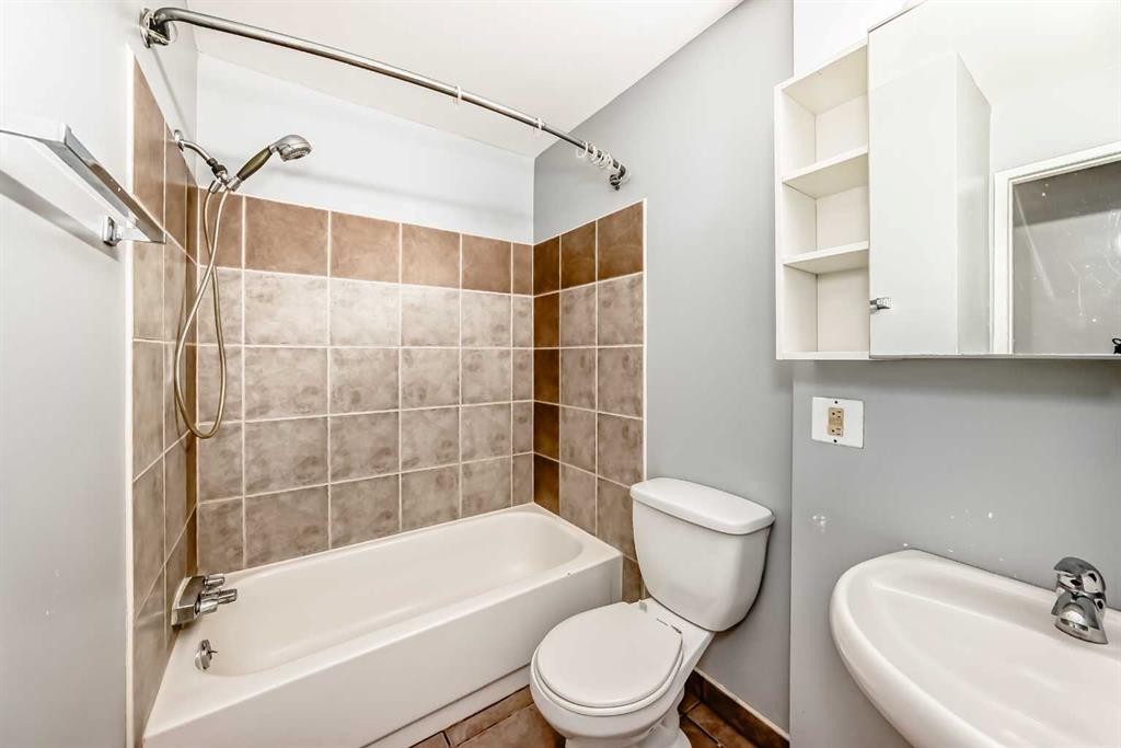 63 Falshire Place Ne, Calgary, AB - Indoor Photo Showing Bathroom