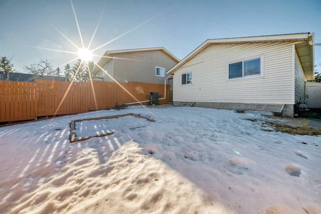 63 Falshire Place Ne, Calgary, AB - Outdoor